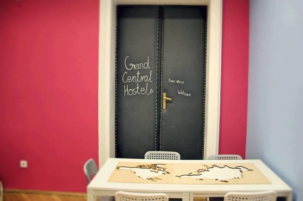 Grand Central Hostel Краков Экстерьер фото