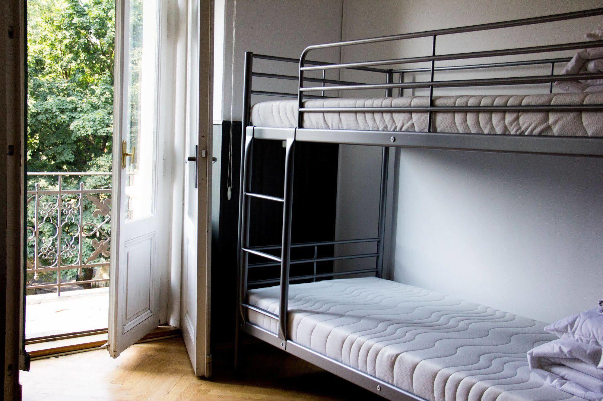 Grand Central Hostel Краков Экстерьер фото