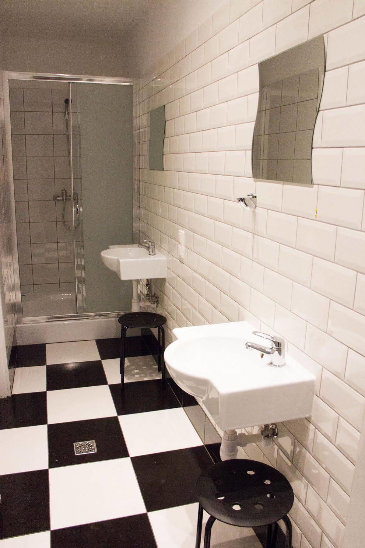 Grand Central Hostel Краков Экстерьер фото