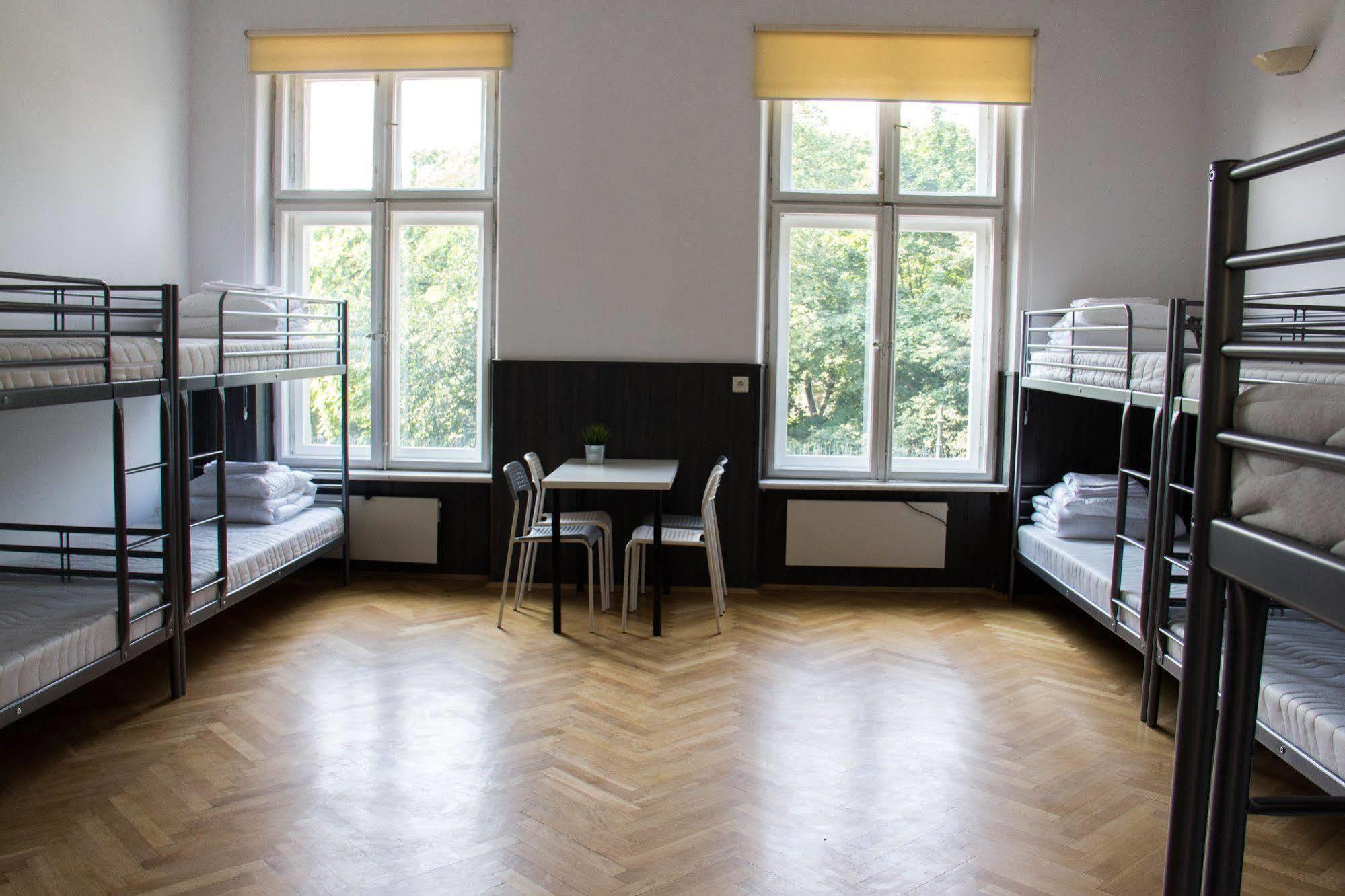Grand Central Hostel Краков Экстерьер фото